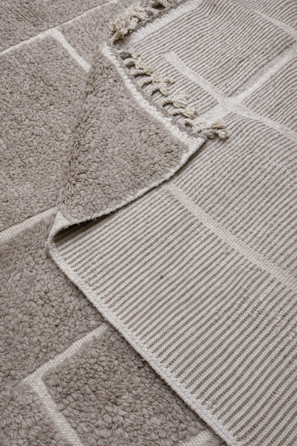 Berber Thick Wool Rug – Soft Grid Ivory