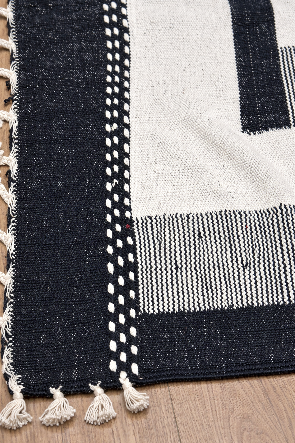 Berber Fine Wool Rug – Graphic Balance Black