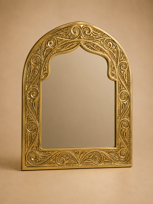 Specchio ad arco in ottone inciso fatto a mano