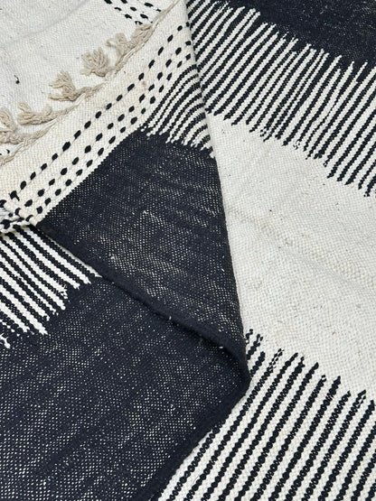 Berber Fine Wool Rug – Contrast Stripes