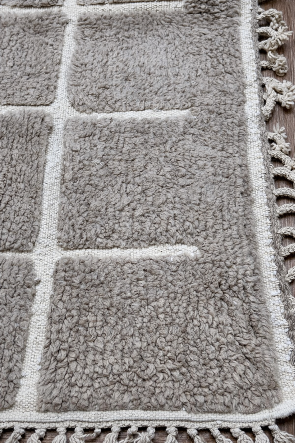 Berber Thick Wool Rug – Soft Grid Ivory