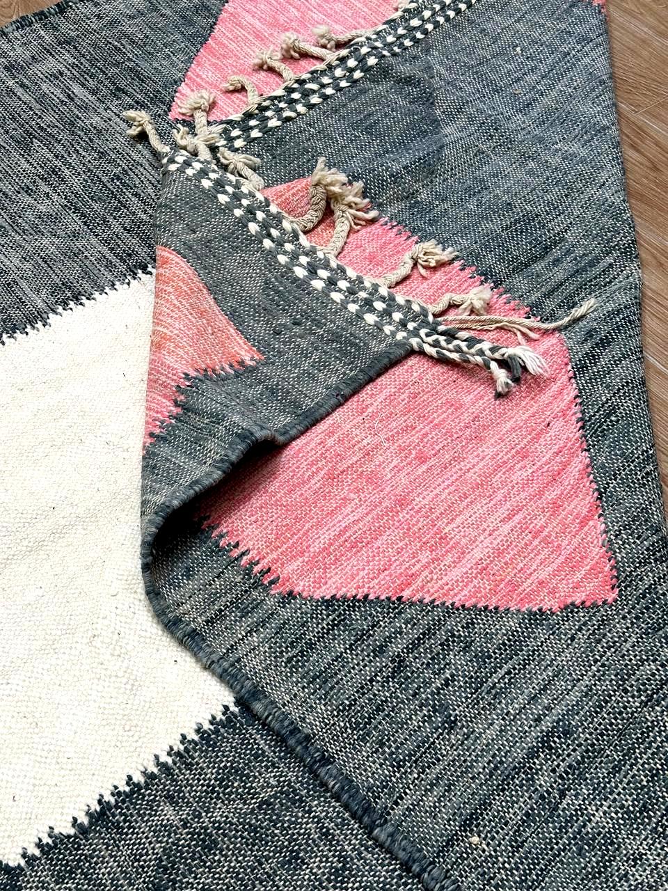 Berber Fine Wool Rug – Soft Contrast Shapes